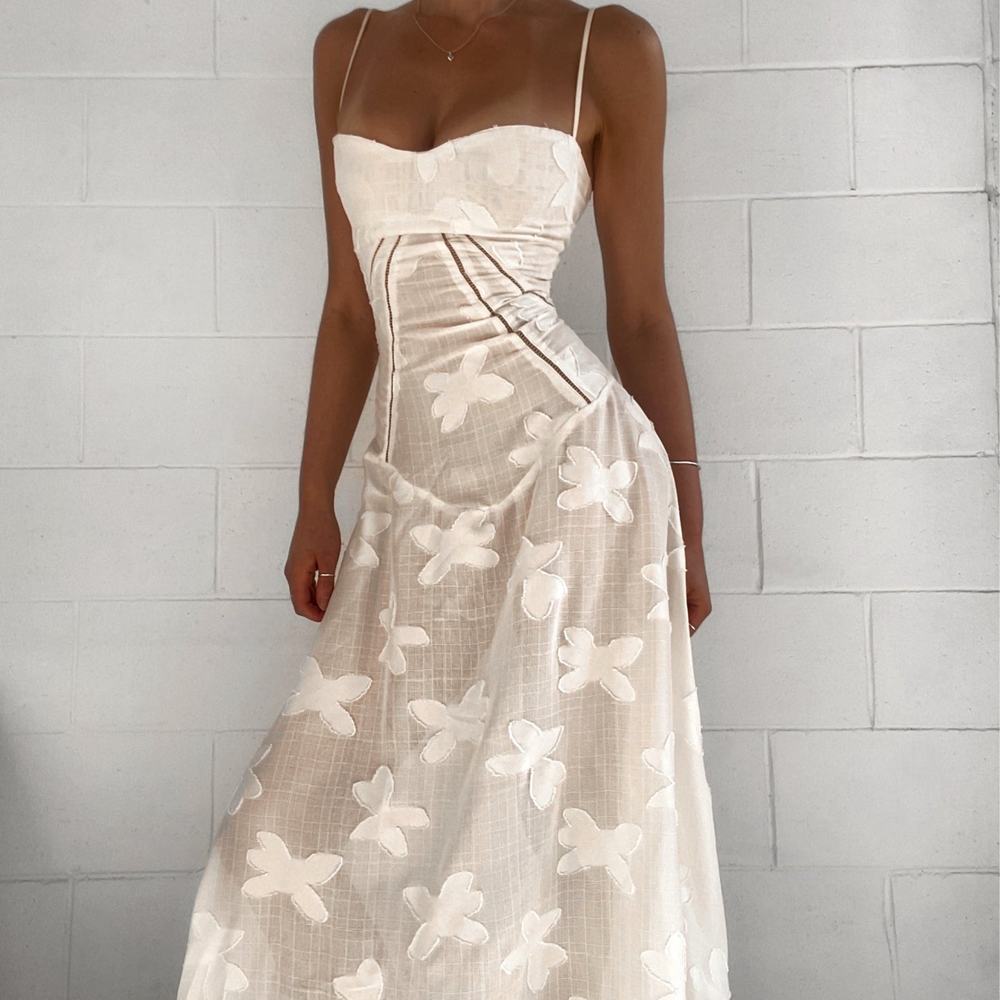 Women's - Elegant Cream Dress - Stylish & Versatile