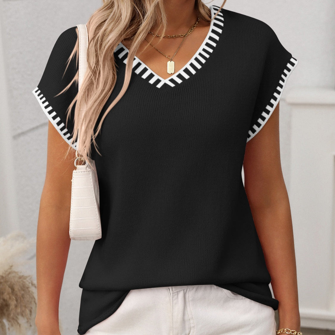 Women's - Contrast Trim V-Neck Short Sleeve Knit Top - Stylish & Comfortable