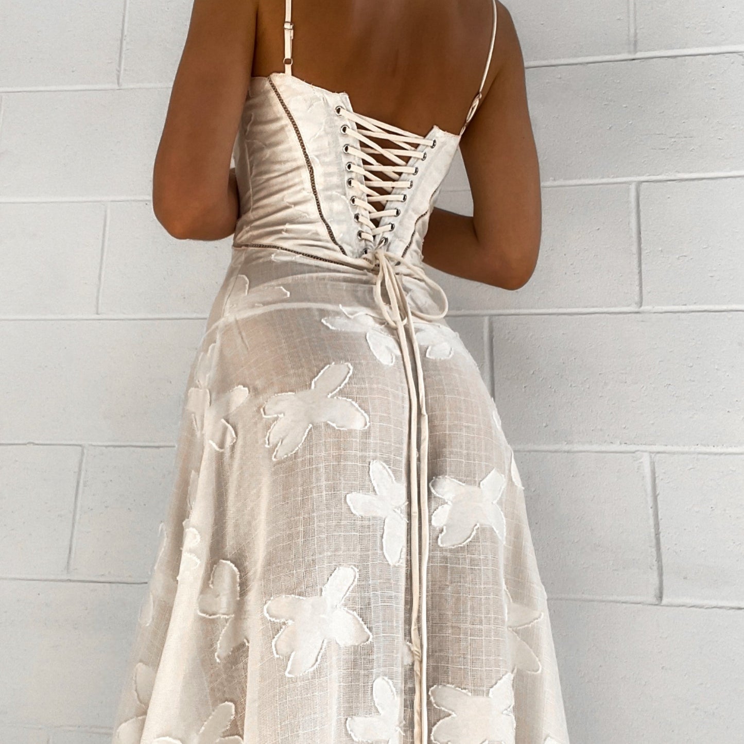 Women's - Elegant Cream Dress - Stylish & Versatile