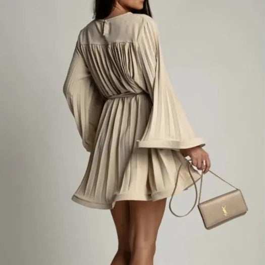 Women's - Elegant Pleated Dress - Lightweight Fabric - Versatile Style for Any Occasion - Fashionable and Comfortable