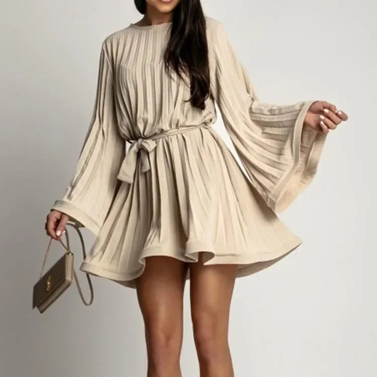 Women's - Elegant Pleated Dress - Lightweight Fabric - Versatile Style for Any Occasion - Fashionable and Comfortable