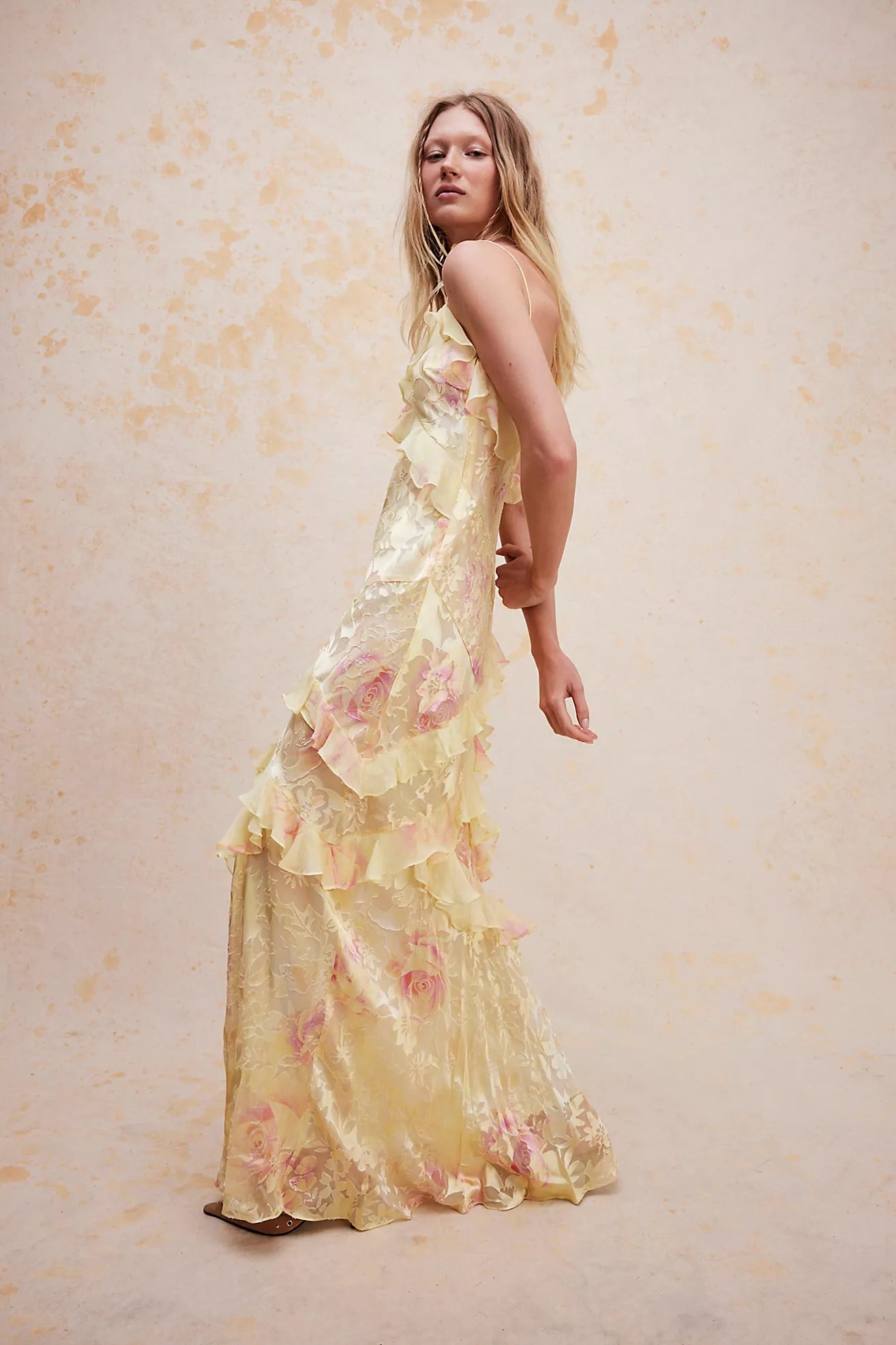 Women's - Ruffled Long Dress - Elegant Flowing Style - Perfect for Special Occasions and Casual Outings