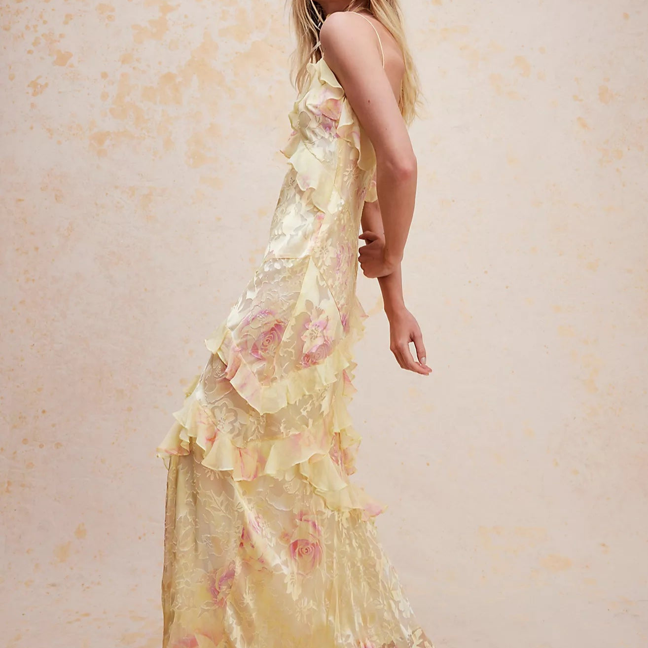 Women's - Ruffled Long Dress - Elegant Flowing Style - Perfect for Special Occasions and Casual Outings