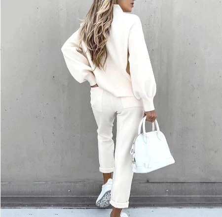 Women's - Chic Lounge Set - Ultra-Soft Fabric - Comfortable Relaxation Wear - Ideal for Home & Leisure