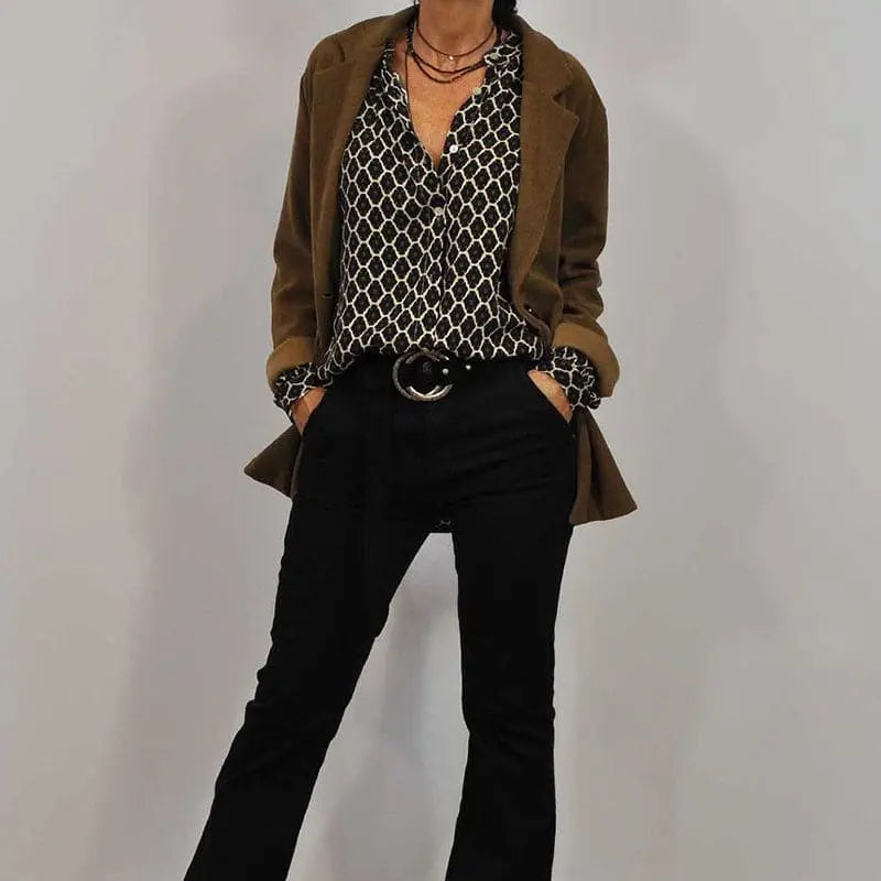 Women's - Elegant V-Neck Blouse - Lightweight Spring Fabric - Chic Fashion Top for Effortless Style