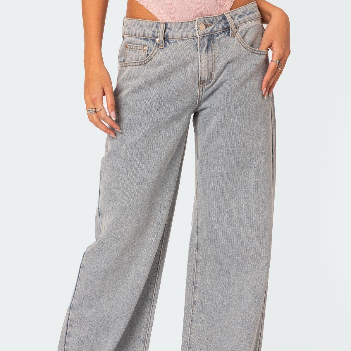Women's - Cute Bow Jeans - Stylish Denim - Comfortable Fit - Trendy Casual Wear for Everyday Adventures